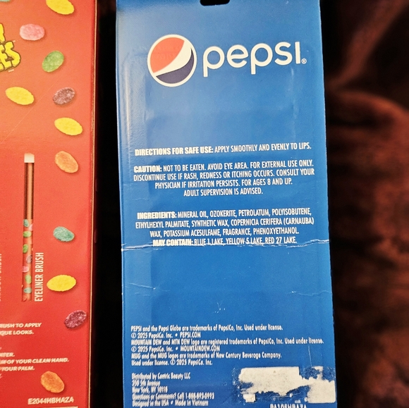 Cosmetic Brushes & Lip Balm Bundlw - Picture 4 of 6